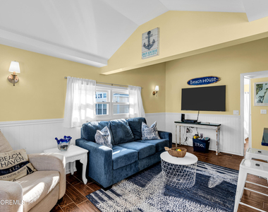 112 W Tide Way - Photo Thumbnail 3