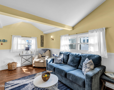 112 W Tide Way - Photo Thumbnail 4