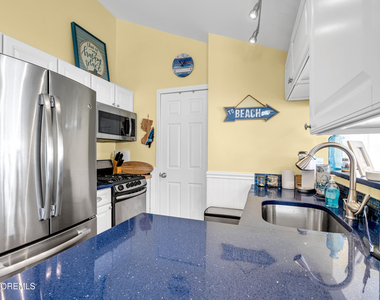 112 W Tide Way - Photo Thumbnail 8