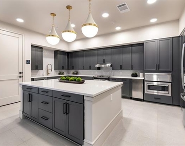 2400 Ace Lane - Photo Thumbnail 10