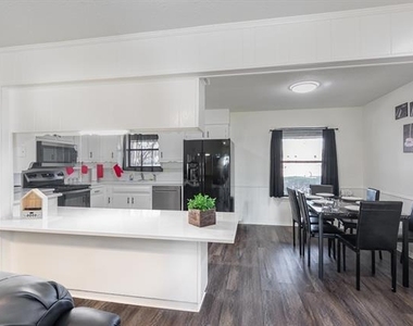 501 Field Street - Photo Thumbnail 7