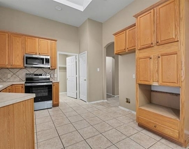 7108 Bryce Canyon Drive - Photo Thumbnail 10
