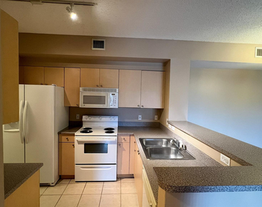 7950 N Nob Hill Road - Photo Thumbnail 6