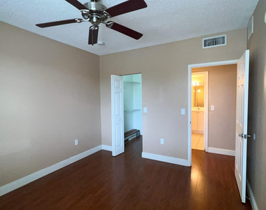 7950 N Nob Hill Road - Photo Thumbnail 13