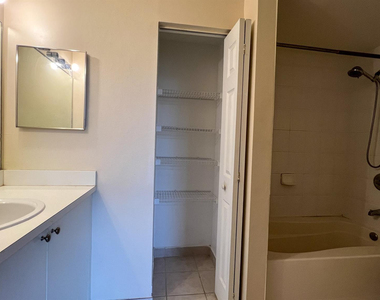 7950 N Nob Hill Road - Photo Thumbnail 11