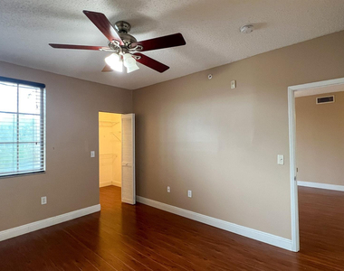 7950 N Nob Hill Road - Photo Thumbnail 9