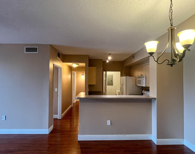 7950 N Nob Hill Road - Photo Thumbnail 4