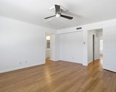 5810 Marina Drive - Photo Thumbnail 13