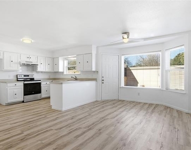 5810 Marina Drive - Photo Thumbnail 5