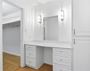 5810 Marina Drive - Photo Thumbnail 16