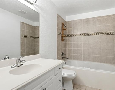 5810 Marina Drive - Photo Thumbnail 17