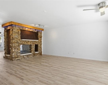 5810 Marina Drive - Photo Thumbnail 8