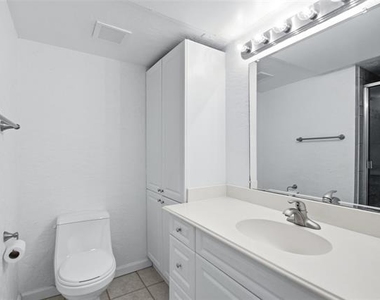 5810 Marina Drive - Photo Thumbnail 18