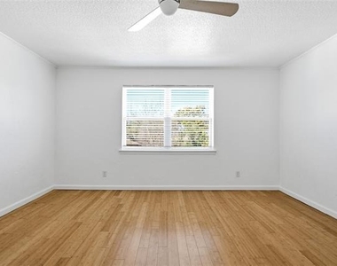 5810 Marina Drive - Photo Thumbnail 14