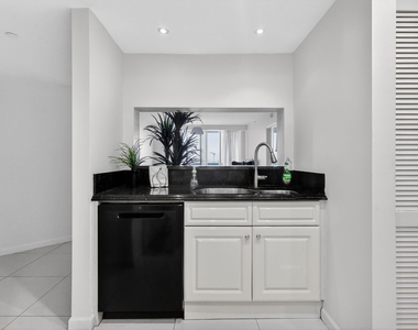 9595 Collins Avenue - Photo Thumbnail 16