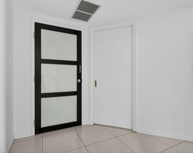 9595 Collins Avenue - Photo Thumbnail 2