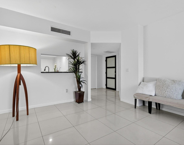 9595 Collins Avenue - Photo Thumbnail 5