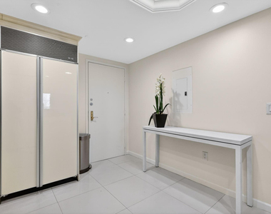 9595 Collins Avenue - Photo Thumbnail 13