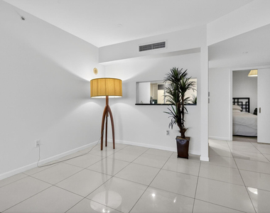 9595 Collins Avenue - Photo Thumbnail 4