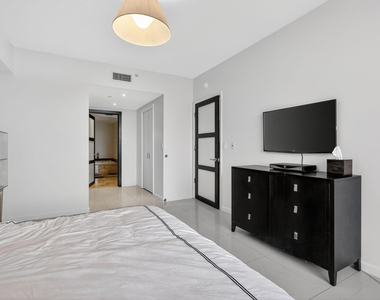 9595 Collins Avenue - Photo Thumbnail 19