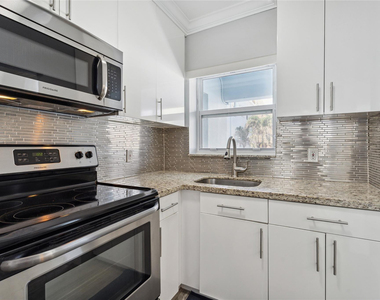 315 Van Buren Street - Photo Thumbnail 7