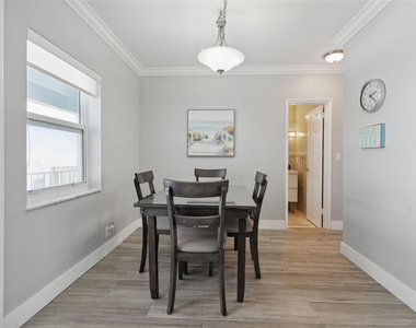 315 Van Buren Street - Photo Thumbnail 4