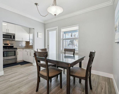 315 Van Buren Street - Photo Thumbnail 5