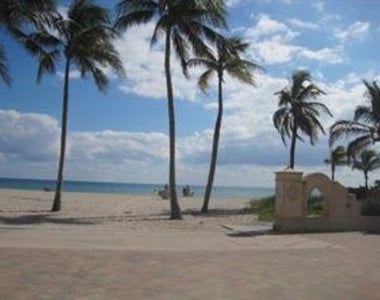 315 Van Buren Street - Photo Thumbnail 16