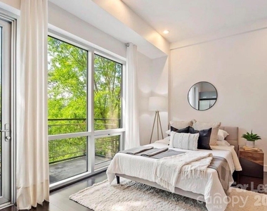 1133 Metropolitan Avenue - Photo Thumbnail 6