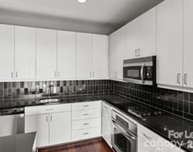 333 W Trade Street - Photo Thumbnail 5