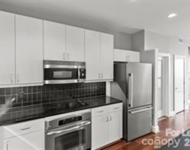 333 W Trade Street - Photo Thumbnail 2