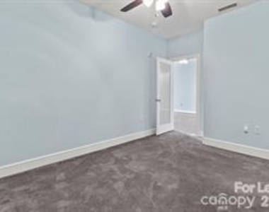 333 W Trade Street - Photo Thumbnail 11