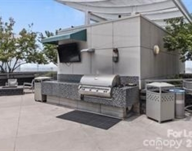 333 W Trade Street - Photo Thumbnail 23