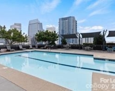 333 W Trade Street - Photo Thumbnail 24