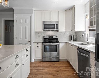 108 Surfside Lane - Photo Thumbnail 9