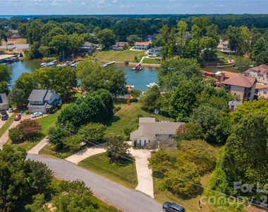 108 Surfside Lane - Photo Thumbnail 37