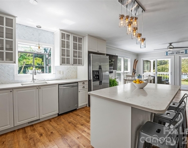 108 Surfside Lane - Photo Thumbnail 10