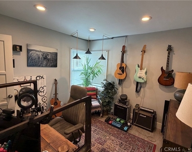 2852 Exposition Boulevard - Photo Thumbnail 11