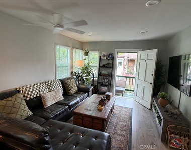 2852 Exposition Boulevard - Photo Thumbnail 6