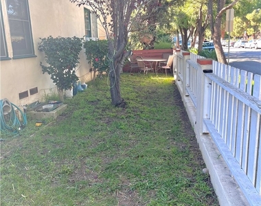 2852 Exposition Boulevard - Photo Thumbnail 14