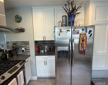 2852 Exposition Boulevard - Photo Thumbnail 3
