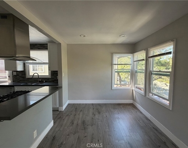 2852 Exposition Boulevard - Photo Thumbnail 18