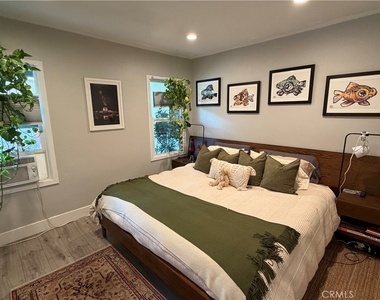2852 Exposition Boulevard - Photo Thumbnail 10