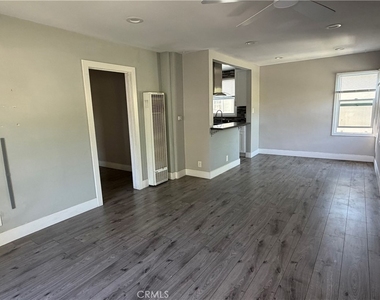 2852 Exposition Boulevard - Photo Thumbnail 16