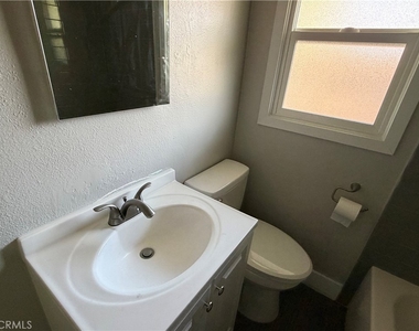 2852 Exposition Boulevard - Photo Thumbnail 24