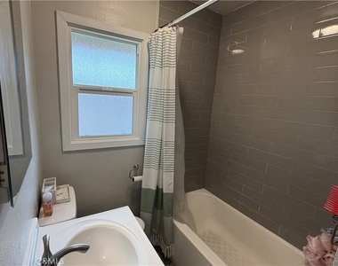 2852 Exposition Boulevard - Photo Thumbnail 8