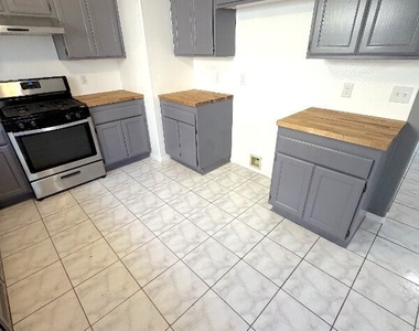 1503 W Adams Boulevard - Photo Thumbnail 8