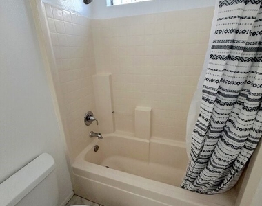 1503 W Adams Boulevard - Photo Thumbnail 22