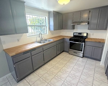 1503 W Adams Boulevard - Photo Thumbnail 7