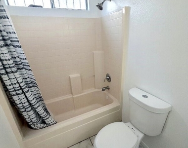 1503 W Adams Boulevard - Photo Thumbnail 21